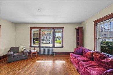 The floor plan here is very circular. Entering thr