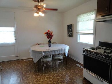 409 Tulsa Ave, Carpentersville, IL 60110 - photo 4