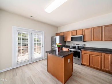 14-web-or-mls-3825 Cary Glen-64