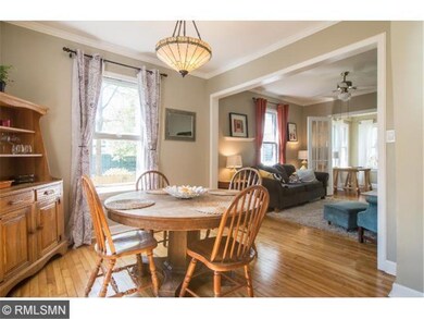 Full size dinning room. Great for entertaining.