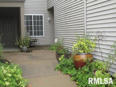 4557 N Thornhill Dr unit 105, Peoria, IL 61615 - photo 4