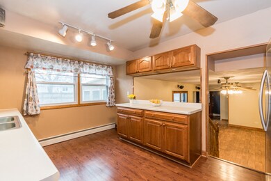 428 N Metropolitan Ave, Waukegan, IL 60085 - photo 2