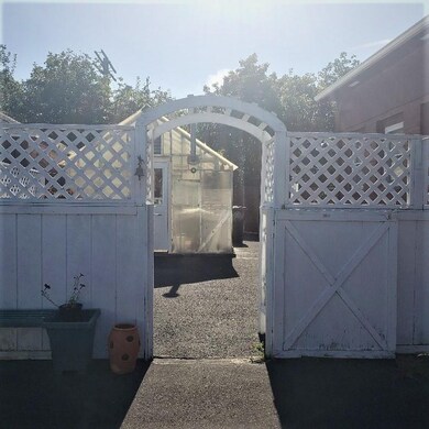 70 Pengrove St, Cranston, RI 02920 - photo 4