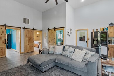 12-web-or-mls-414 N. Goodbread St-112