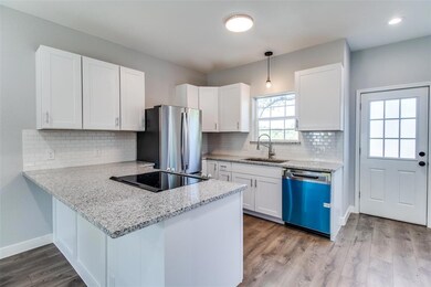 923 W Murray St, Denison, TX 75020 - photo 7