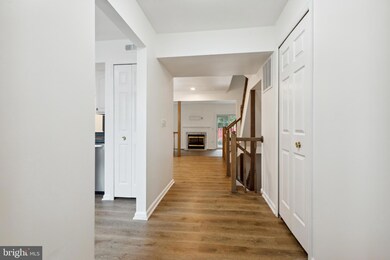 226 Finchingfield Ct, Sterling, VA 20165 - photo 5