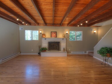 305 Washington Dr, Hawley, PA 18428 - photo 2