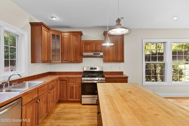 11 Huntington Ct, Saratoga Springs, NY 12866 - photo 5