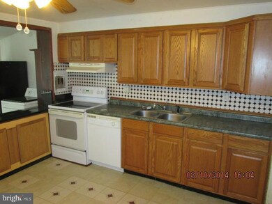 4167 Hollins Ferry Rd, Halethorpe, MD 21227 - photo 2