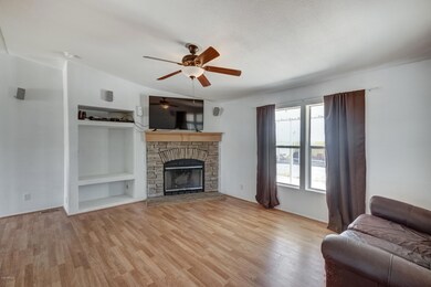 2944 W Tepee St-19
