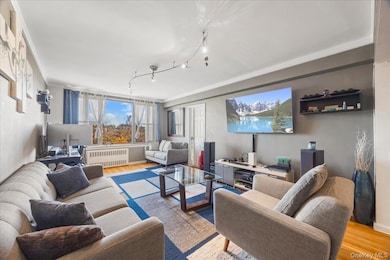 Saratogian unit 5E, Bronx, NY 10470 - photo 6