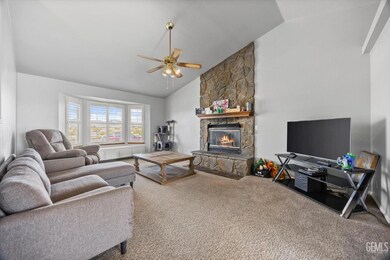 320 N Kern St, Ridgecrest, CA 93555 - photo 4