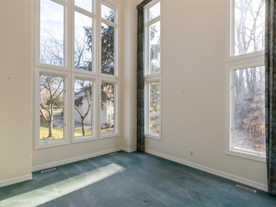 4860 Oak Grove Ct NE, Cedar Rapids, IA 52411 - photo 3