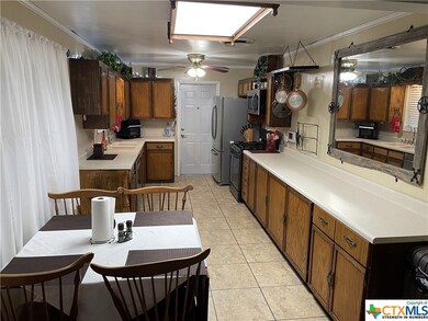 418 E Robertson Ave, Copperas Cove, TX 76522 - photo 4