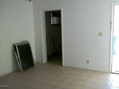 FAM RM VIEW TO LAUNDRY/STORAGE/X-TRA RM