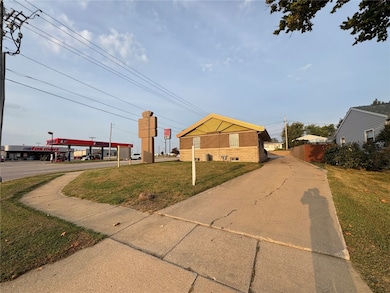 600 Blairs Ferry Rd NE, Cedar Rapids, IA 52402 - photo 3