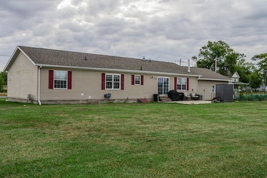 319 N Letcher St, Chenoa, IL 61726 - photo 3