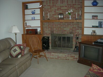 4 - Family Room.JPG