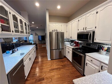 217 Karen Dr, Alamo, TX 78516 - photo 6