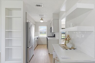 1004 Dyche Ln, Alvin, TX 77511 - photo 6