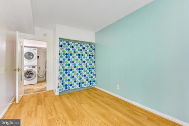 11601 Stoneview Square unit 21C, Reston, VA 20191 - photo 4