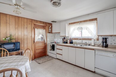 22 Greenlay St, Nashua, NH 03063 - photo 4