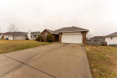 708 S Ballard Dr, Nixa, MO 65714 - photo 3