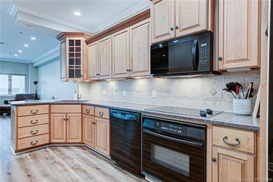 Kitchen, Granite counter, breakfast bar