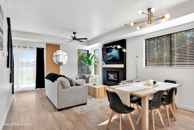 17-web-or-mls-SkyLight - Cassandra-34