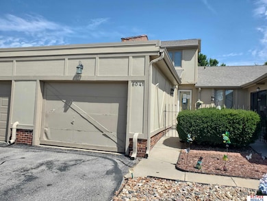 6041 Oak Hills Dr unit 3, Omaha, NE 68137 - photo 2