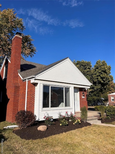 15161 Sprenger Ave, Eastpointe, MI 48021 - photo 4