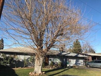 209 Kings Way, Central Point, OR 97502 - photo 2