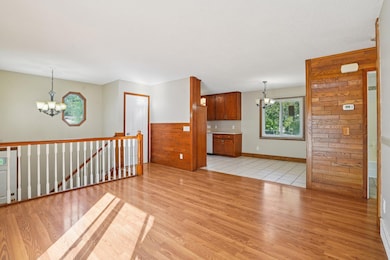 6-web-or-mls-Kentucky Ave N-S0310-006.jpg