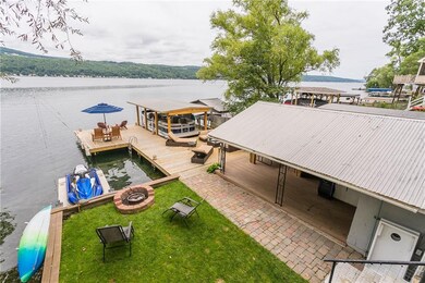 This property offers all the lake side amenities f