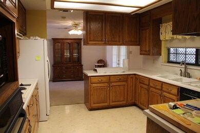 215 W Driftwood Dr, Fredericksburg, TX 78624 - photo 2