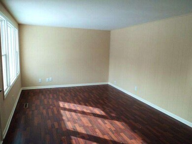 327 Amarillo Dr, Carpentersville, IL 60110 - photo 4