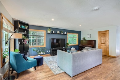 8 Queen Ave S, Minneapolis, MN 55405 - photo 2