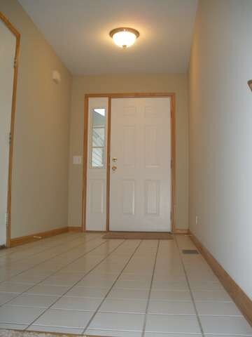 18 Sierra Ct, Lake In the Hills, IL 60156 - photo 2