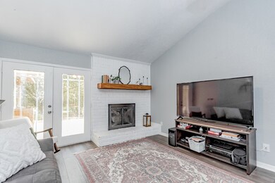 16930 Creek Line Dr, Friendswood, TX 77546 - photo 2