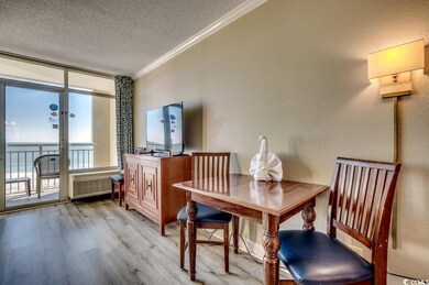 Dining room featuring radiator heating unit, crown
