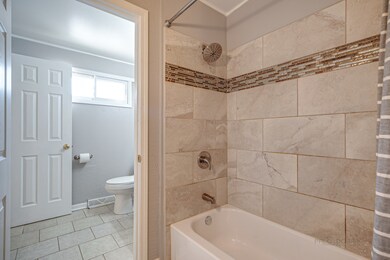 64 N Ridgemoor Ave, Mundelein, IL 60060 - photo 7