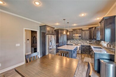 1532 SW Cross Creek Dr, Lee's Summit, MO 64082 - photo 7