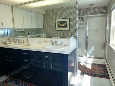 Master Bath/Spa.