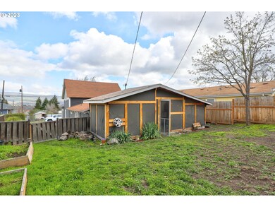 216 E 14th St, the Dalles, OR 97058 - photo 4