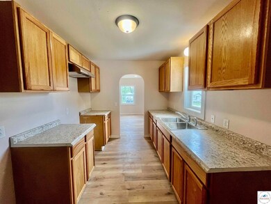 407 W Cleveland St, Versailles, MO 65084 - photo 4