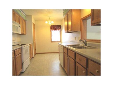 Kitchen. Oak kitchen with all appliances and dinin