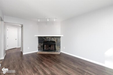 45-9151 Living Room 20200917-DW-419