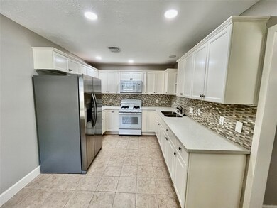 6407 King Post Dr, Houston, TX 77088 - photo 6