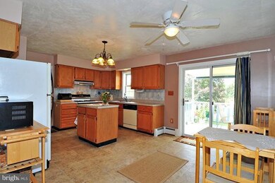 405 Heath Dr, Sykesville, MD 21784 - photo 4