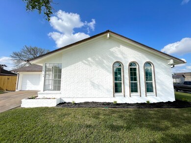 13102 Winding Wood Dr, Houston, TX 77038 - photo 3